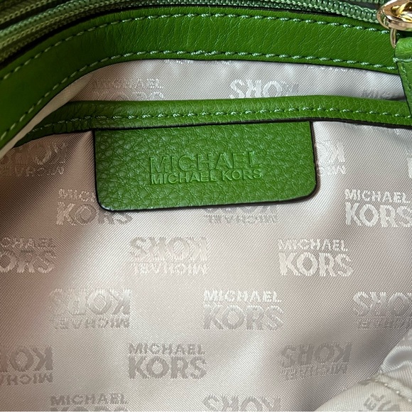 Michael Kors pebbled leather green tote bag EXCELLENT condition - Picture 2 of 16